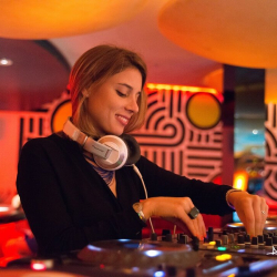 Fantastic DJ nights during the weekends